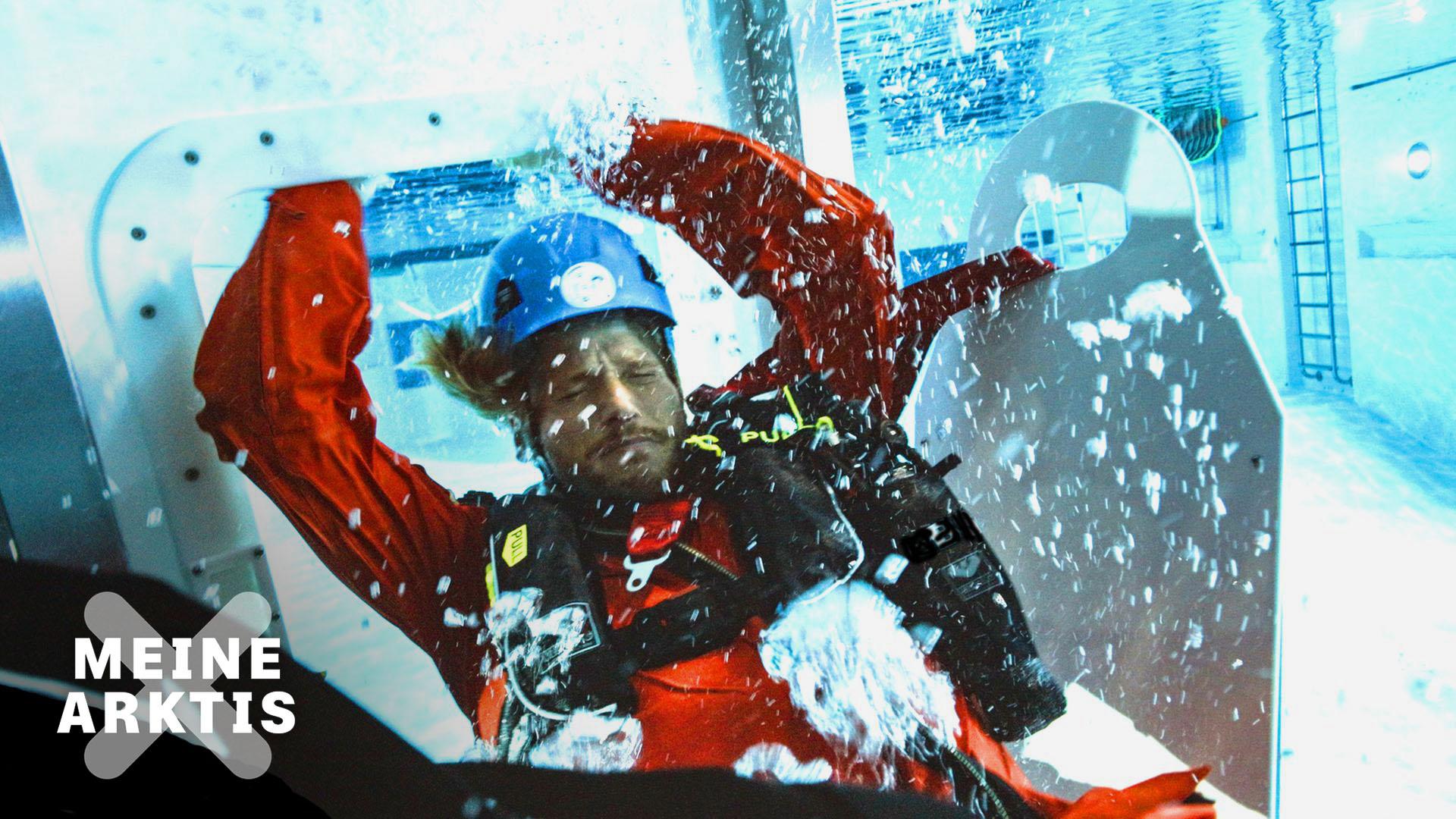 sebastian-stroebel-unter-wasser-100~1920×1080 Sebastian Ströbel macht HUET-Training für seine neue Terra-X Serie im ZDF, gefilmt vom deutschen Unterwasserkameramann Jan Hendrik Eming.